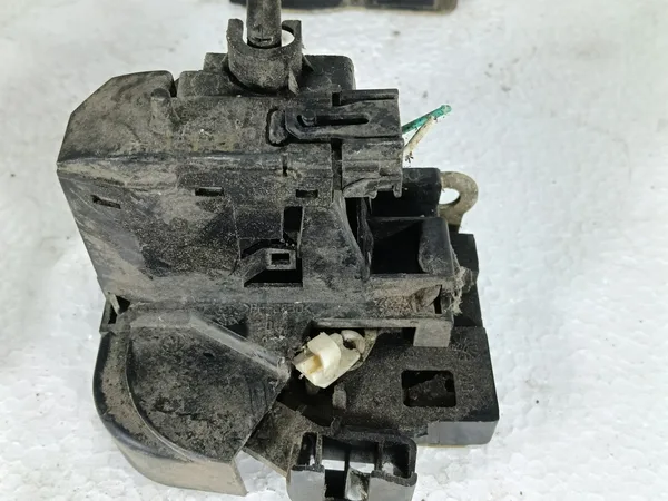 Замок дверей ПЛ ПП ЗЛ ЗП Renault Scenic 1 (3)